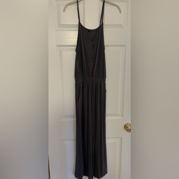 Medium gray jumpsuit with button detail in the front - Picture 1 of 4